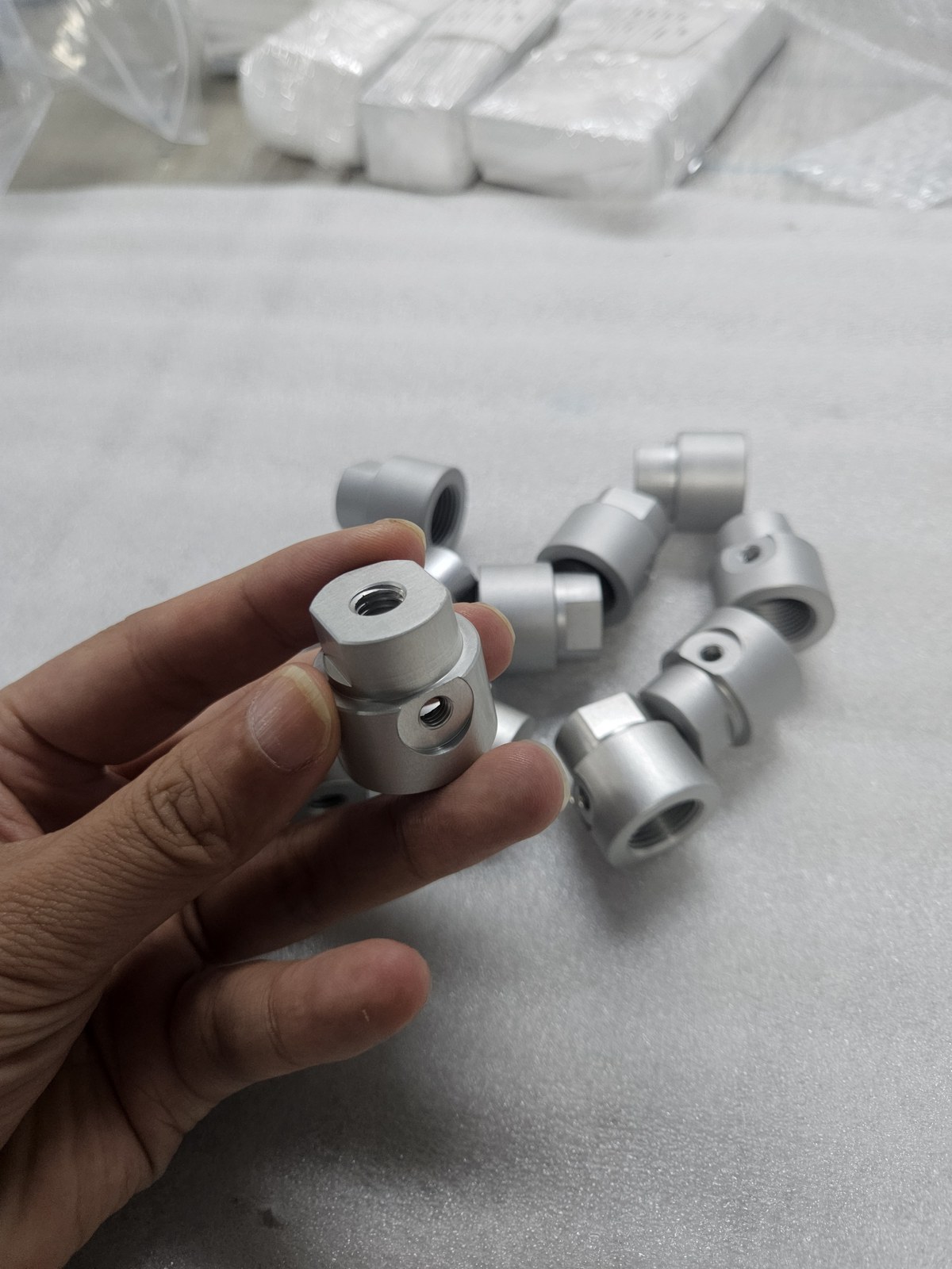 304不锈钢微型侧孔连接座加工 多角度图片