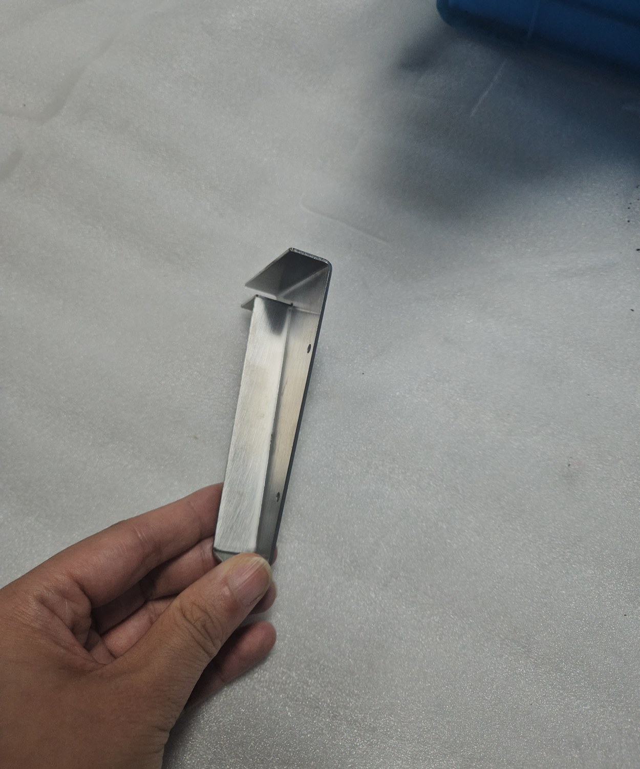 304不锈钢折角定位片加工，长边和倒角毛刺怎么验？